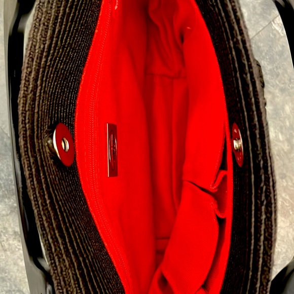 Basket-weave wood handle bag - Picture 4 of 5